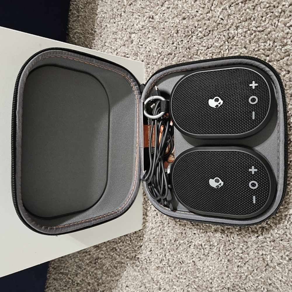 Skullcandy Black Wireless Speakers with Case
